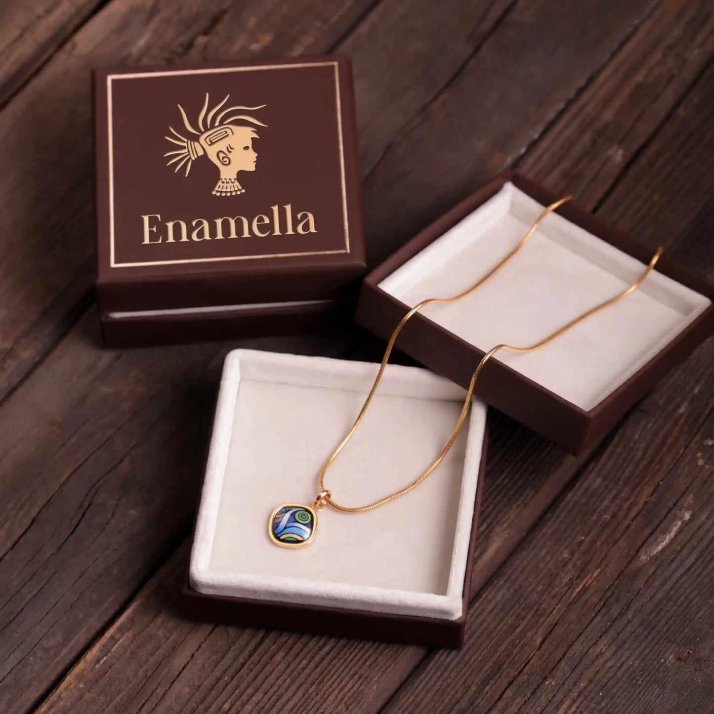 Yellow gold necklace with the painting of Van Gogh's "Starry Night". The necklace is placed in a box