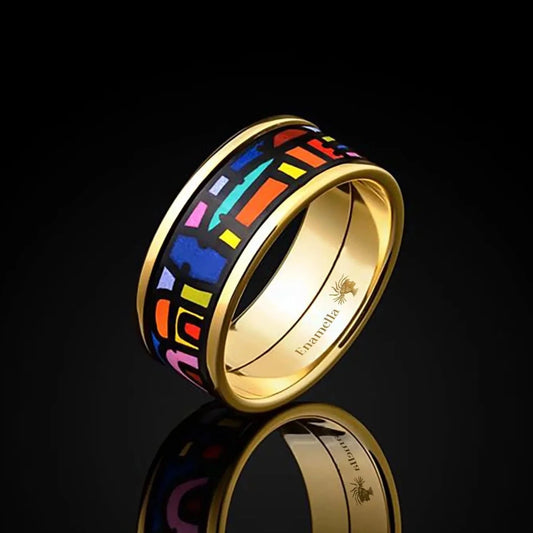 Yellow gold ring with the painting of Friedensreich Hundertwasser's "Spanish Nights"