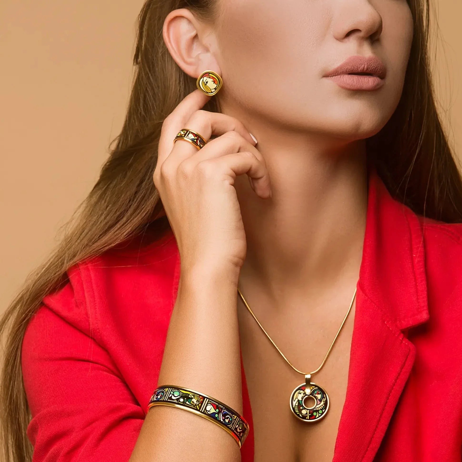 A girl wearing yellow gold earrings, a ring, a bracelet and a necklace from the Picasso's secret collection
