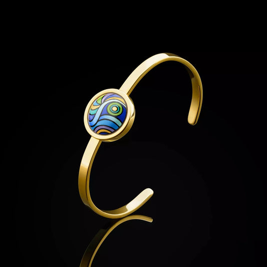 Yellow gold bracelet with a round painting of Van Gogh's "Starry Night" in a center 
